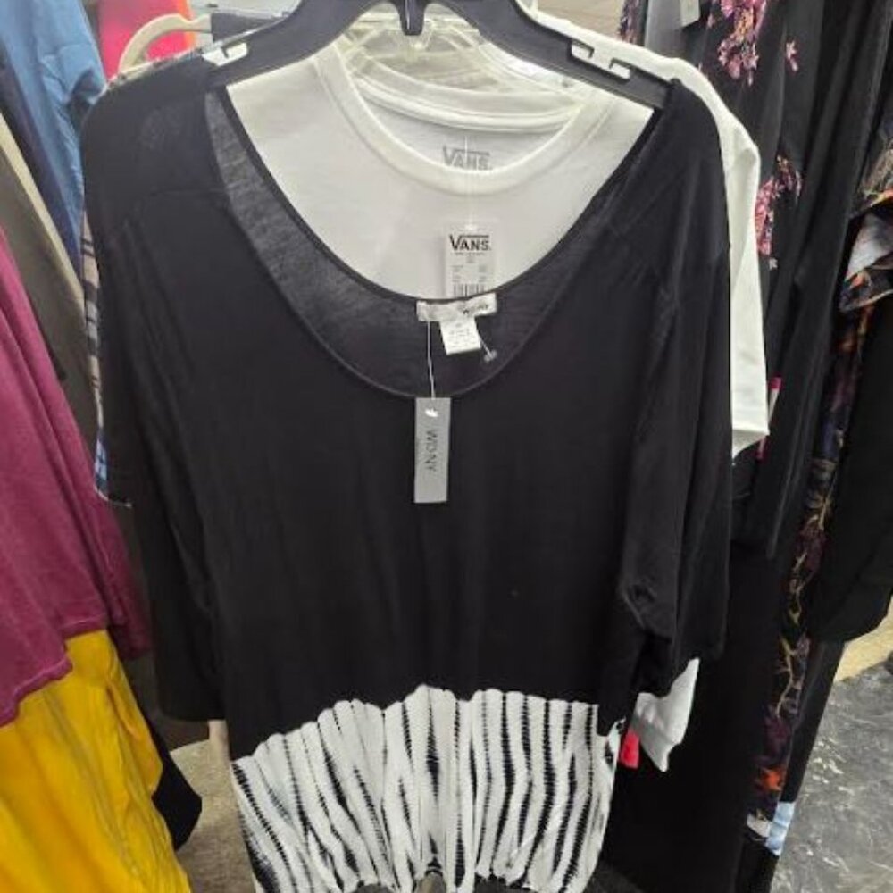 NWT Women's WDNY Black & White SS Pullover Casual Top Size 2X